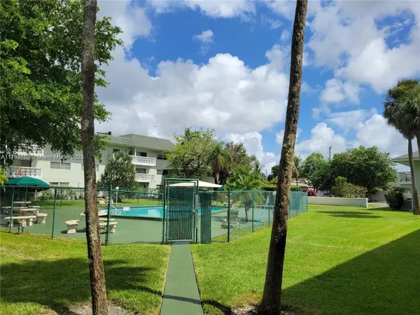 4200 NW 3rd Ct #324, Plantation, FL 33317