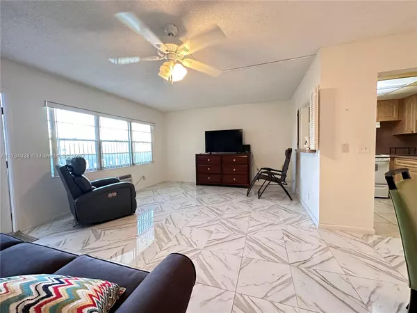 Boca Raton, FL 33434,569 N Fanshaw  N #569