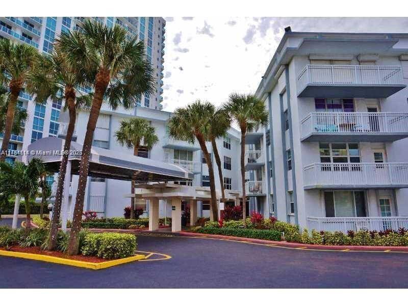 Hallandale Beach, FL 33009,1913 S Ocean Dr #121