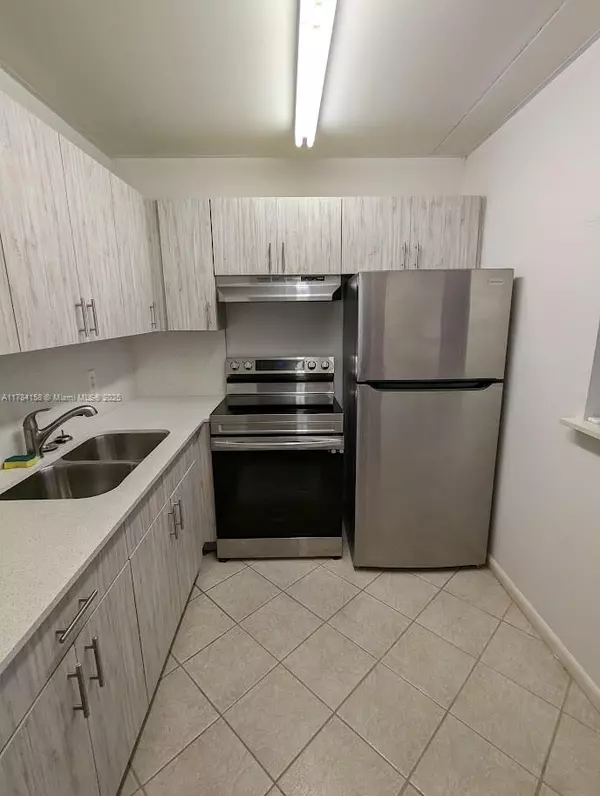 West Palm Beach, FL 33417,70 Sussex D #70