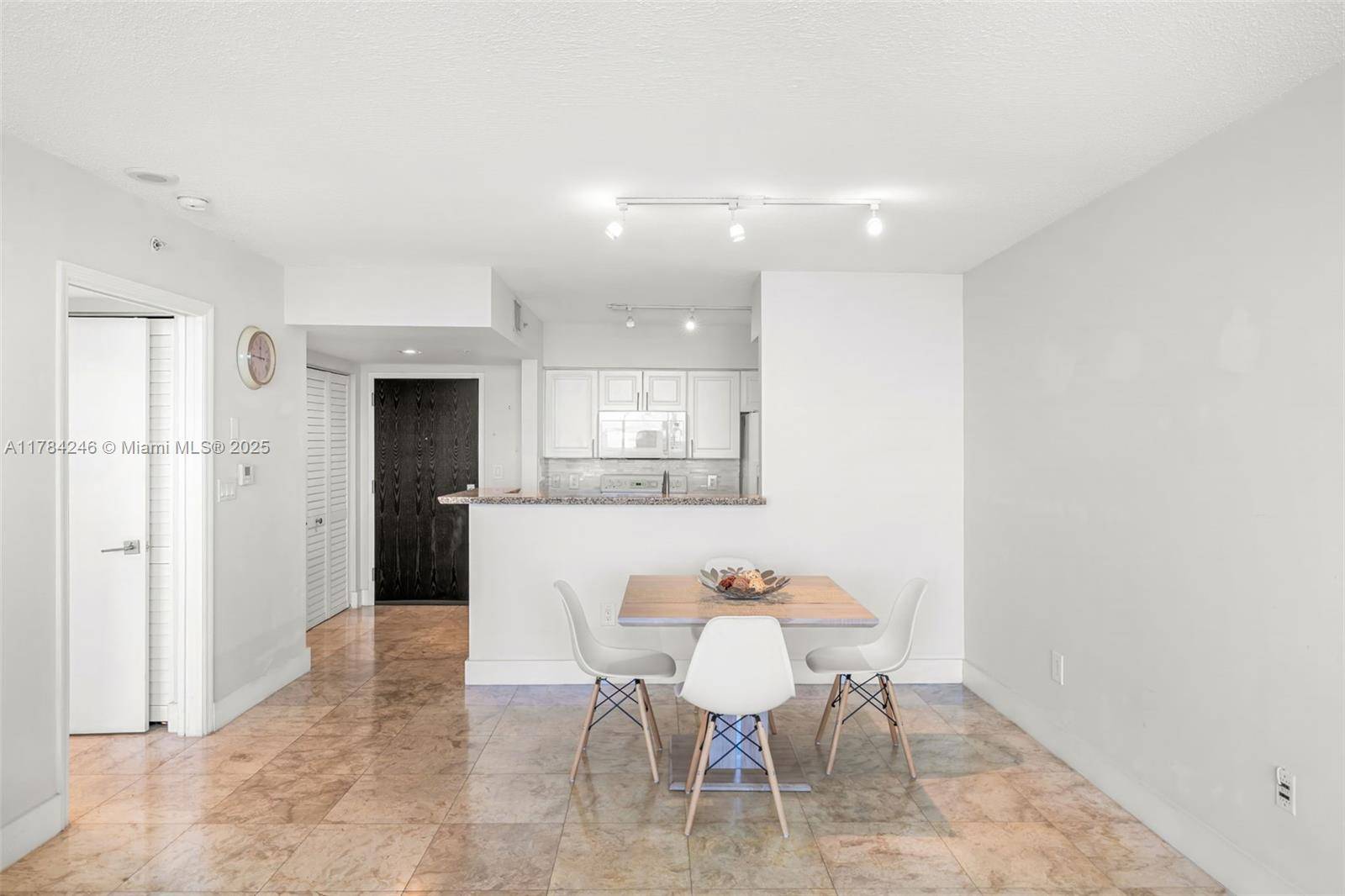 Miami Beach, FL 33139,90 Alton Rd #1706