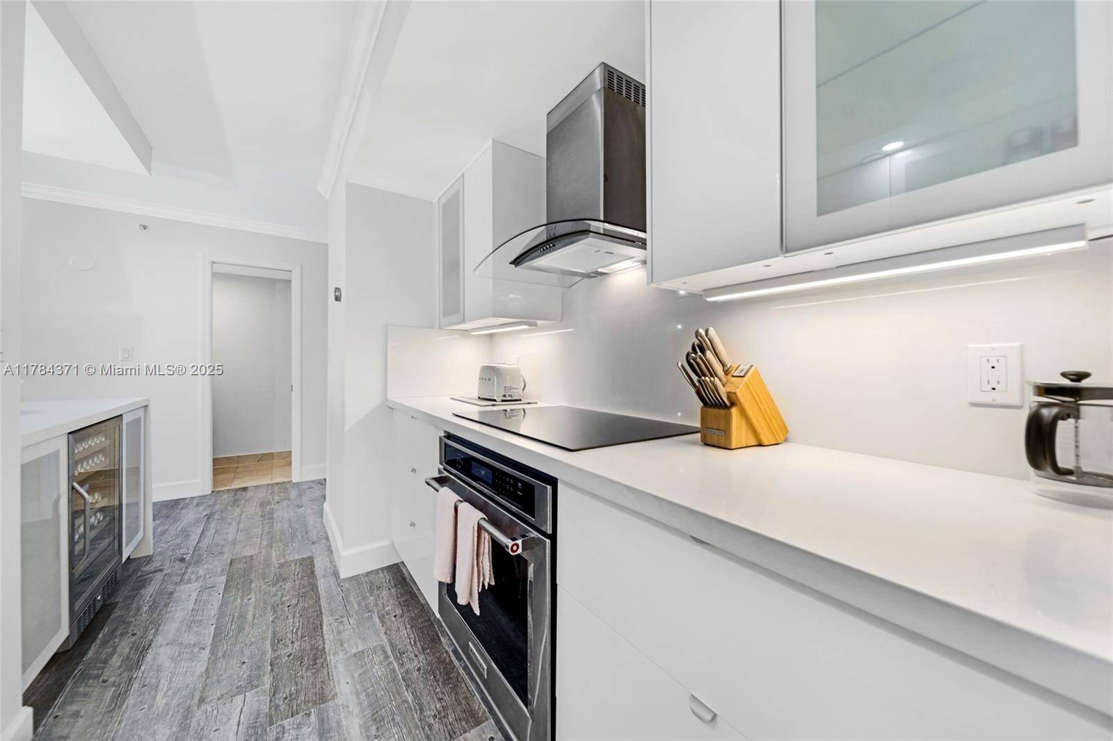 Miami Beach, FL 33141,6917 Collins Ave #1409