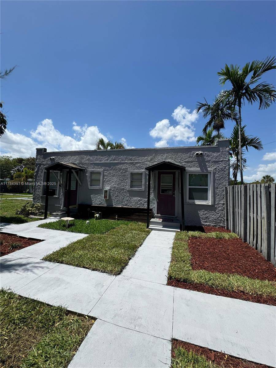 25 SW 10th St #8, Dania Beach, FL 33004