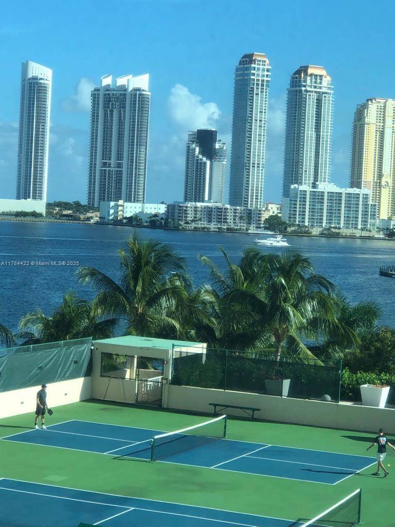 Aventura, FL 33180,3370 Hidden Bay Dr #712