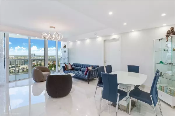 Sunny Isles Beach, FL 33160,17201 Collins Ave #2409