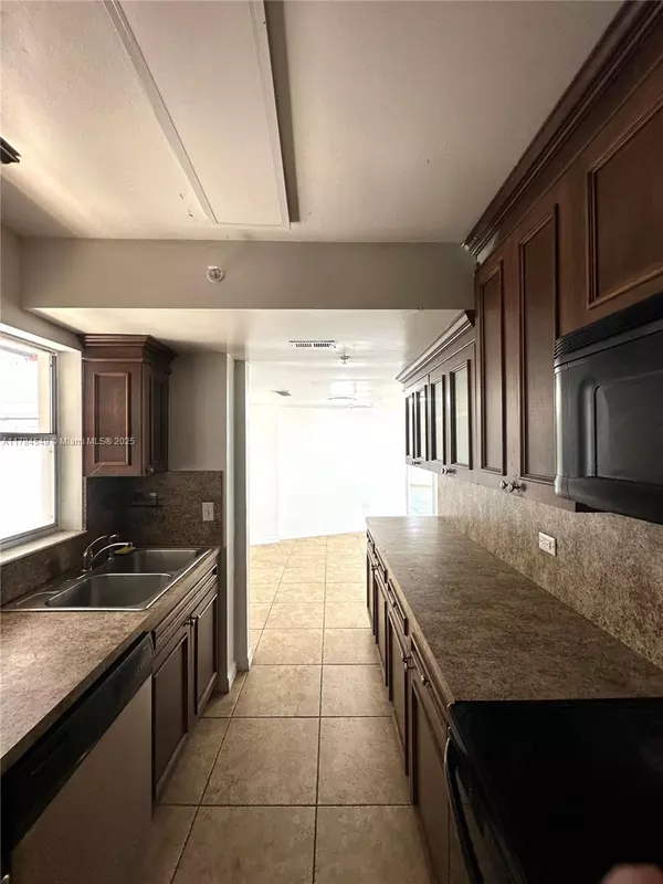 Miami Beach, FL 33139,1881 Washington Ave #11H