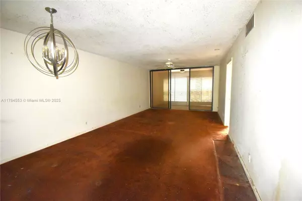 Plantation, FL 33322,8592 W Sunrise Blvd #303