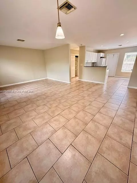 Hallandale Beach, FL 33009,905 Foster Rd