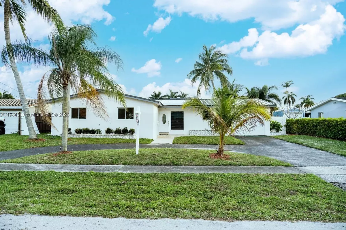 Plantation, FL 33317,5820 SW 17th St