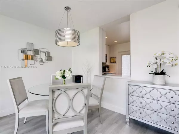 Hallandale Beach, FL 33009,1425 Atlantic Shores Blvd #605