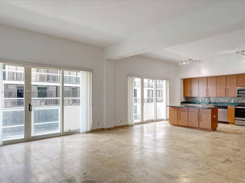 Surfside, FL 33154,9499 Collins Ave #PH-03
