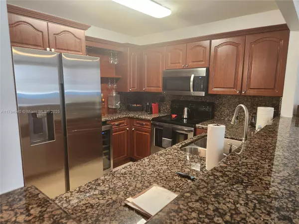 Hollywood, FL 33019,3725 S Ocean Dr #1623