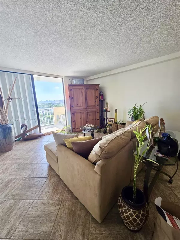 North Miami, FL 33181,2350 NE 135th St #1409