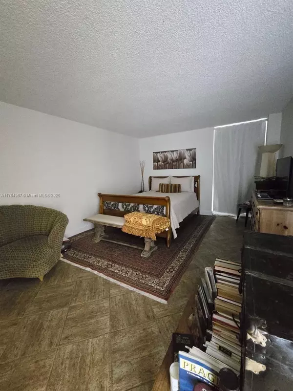 North Miami, FL 33181,2350 NE 135th St #1409