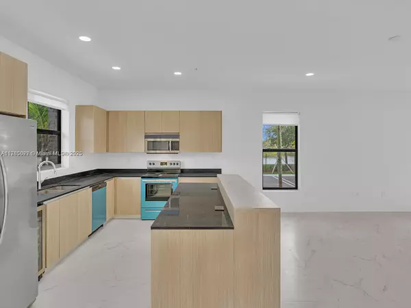 Miramar, FL 33023,6130 SW 36th Ct #8