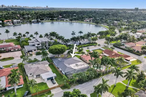 Hollywood, FL 33019,1141 N Northlake Dr