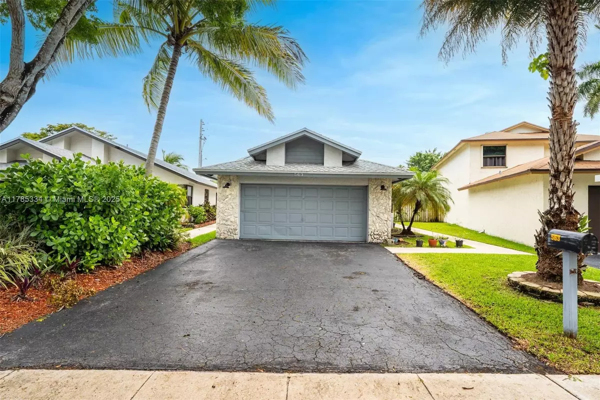 Sunrise, FL 33326,563 Lakeside Cir