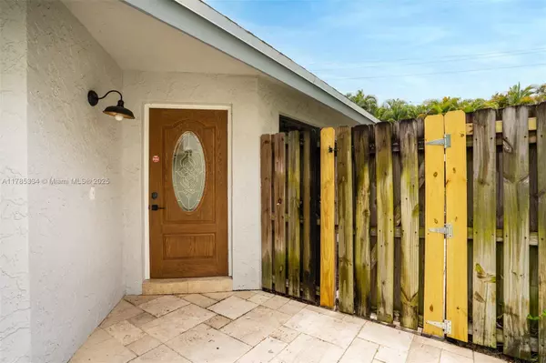 Sunrise, FL 33326,563 Lakeside Cir
