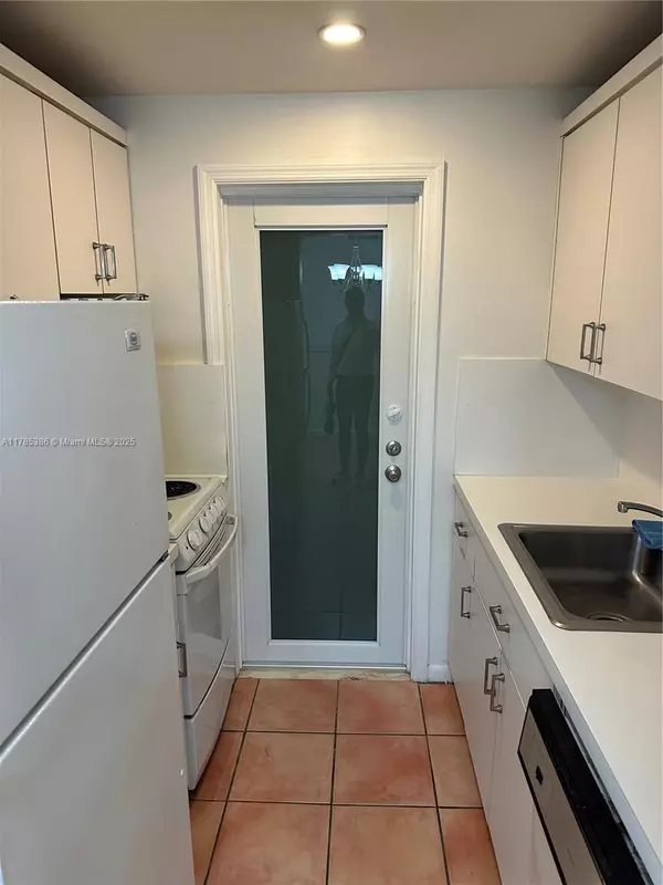 Key Biscayne, FL 33149,255 Sunrise Dr #203