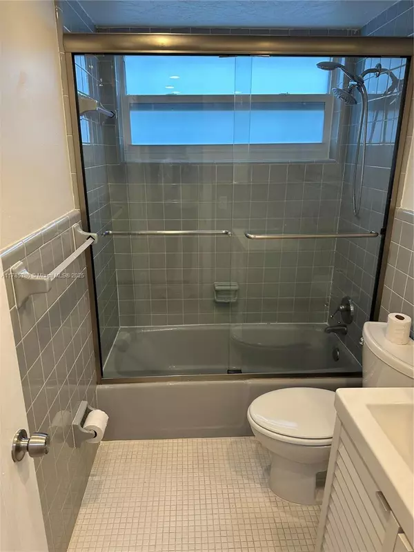 Key Biscayne, FL 33149,255 Sunrise Dr #203
