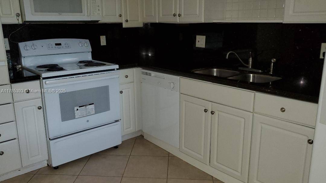 Weston, FL 33326,307 Lakeview Dr #102