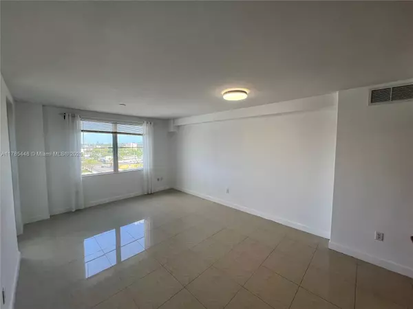 Hollywood, FL 33020,1830 Radius Dr #909