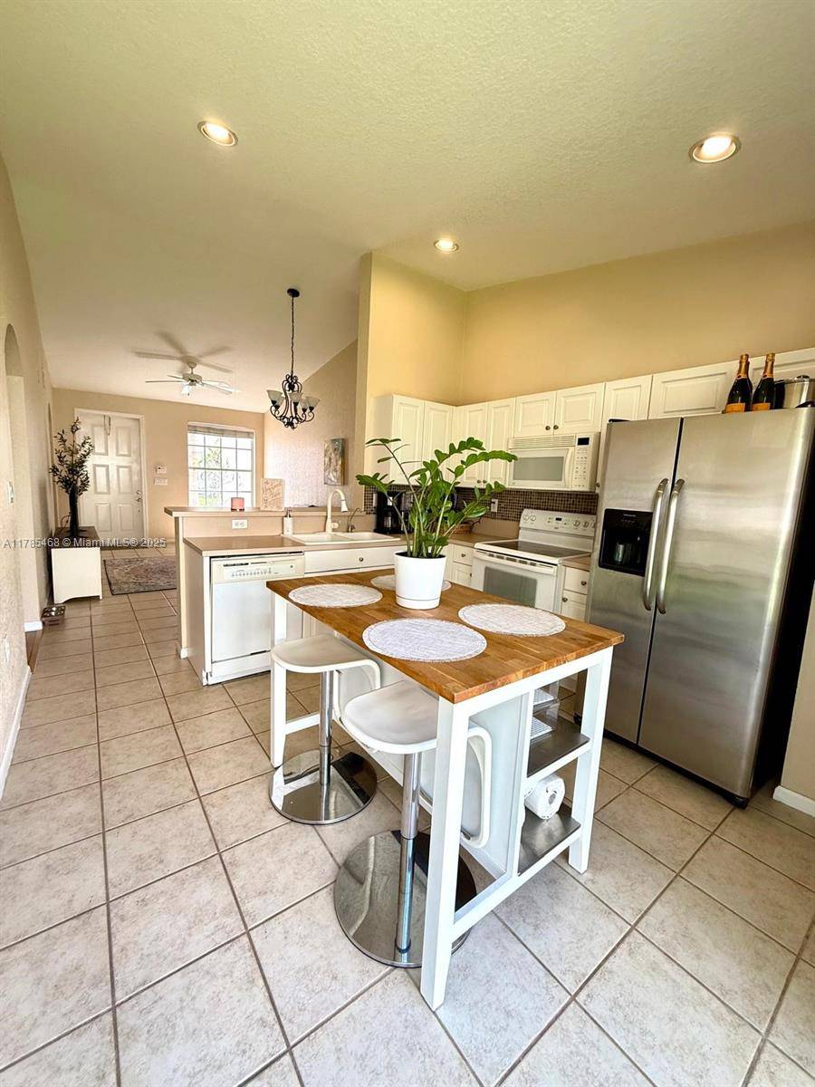 Miramar, FL 33029,18803 SW 28th St #18803