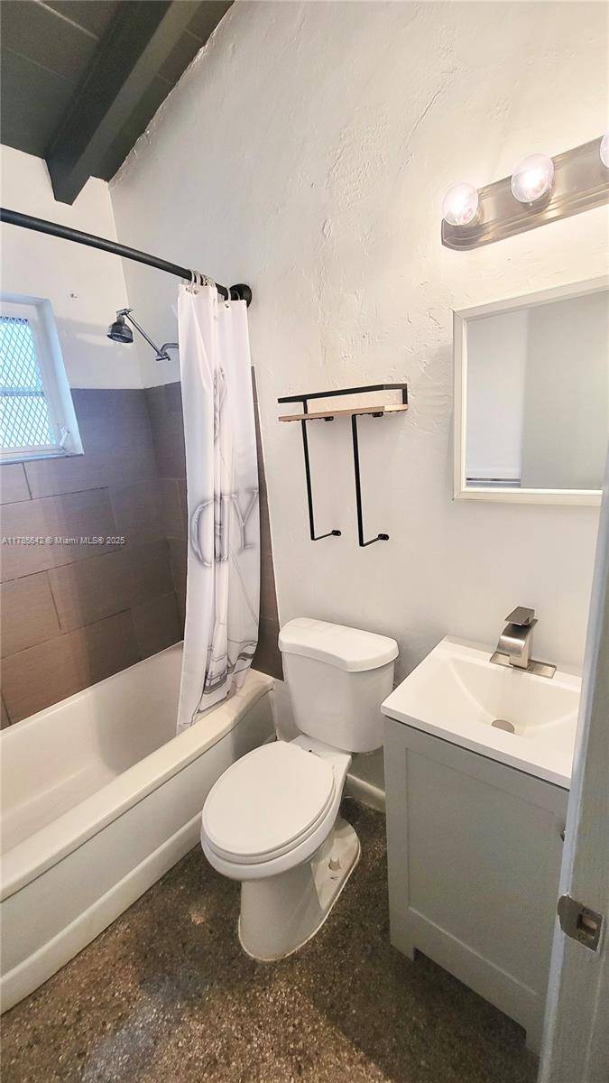 Hollywood, FL 33020,2127 Scott St