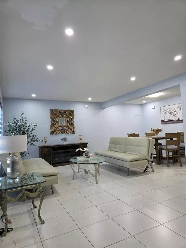 North Miami, FL 33161,12585 NE Miami Ct