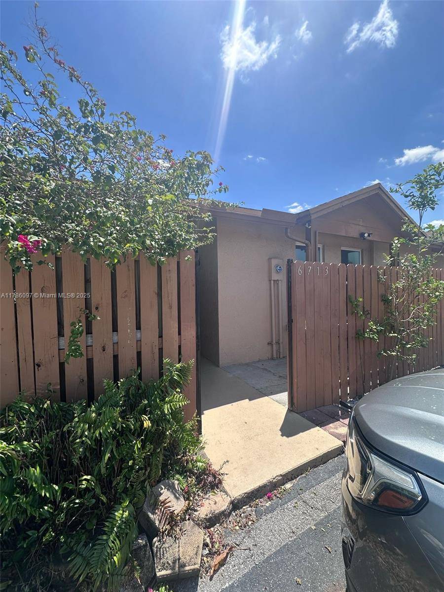 Hialeah, FL 33015,6713 NW 188th Ter #22-37