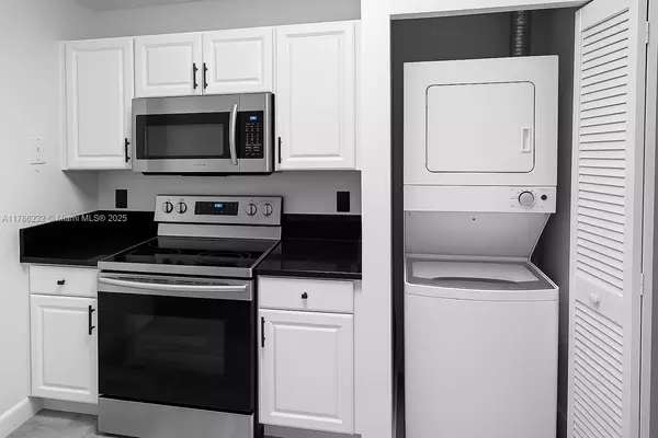 Dania Beach, FL 33004,649 E Sheridan St #112
