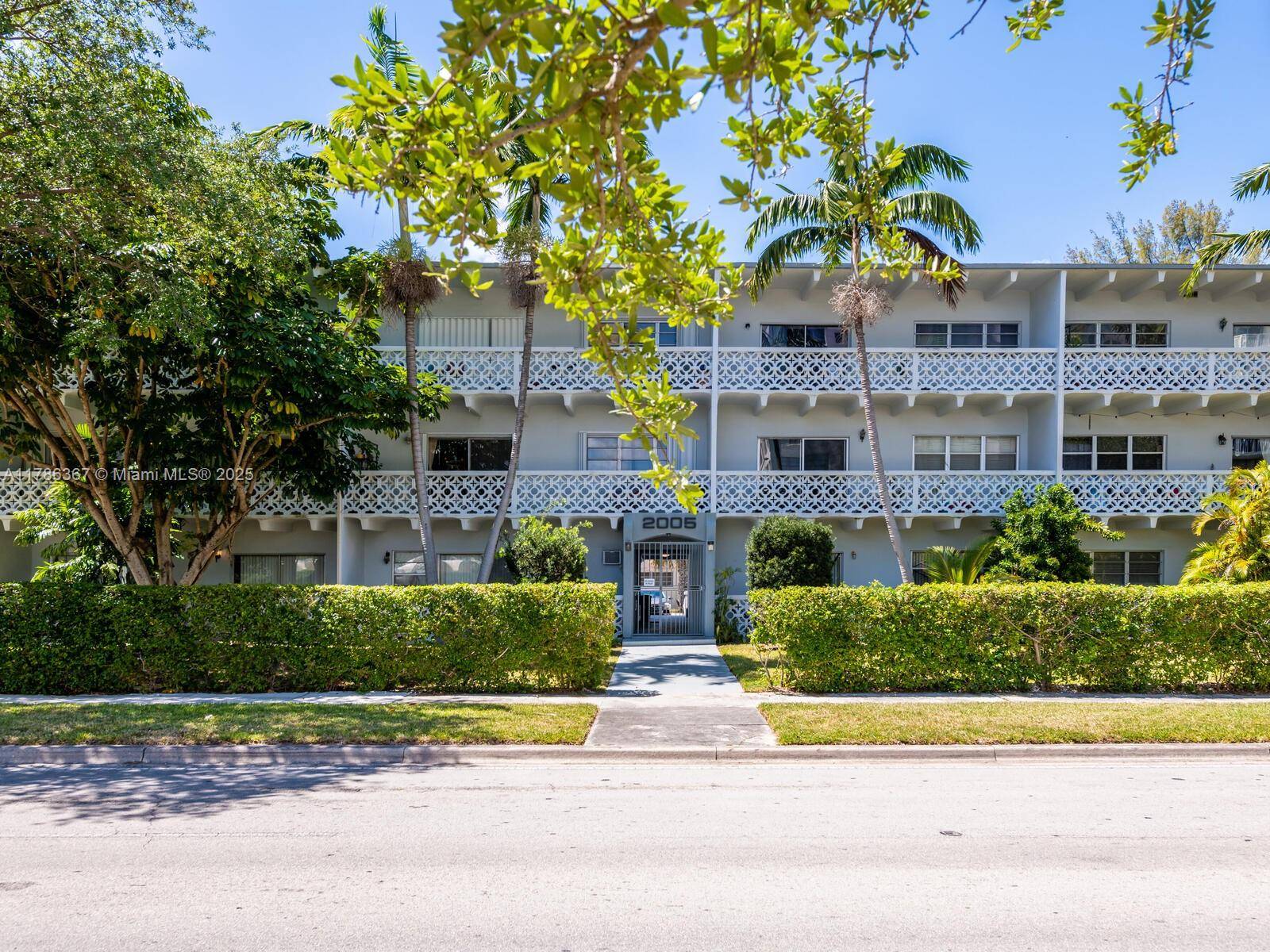North Miami, FL 33181,2005 Sans Souci Blvd #203