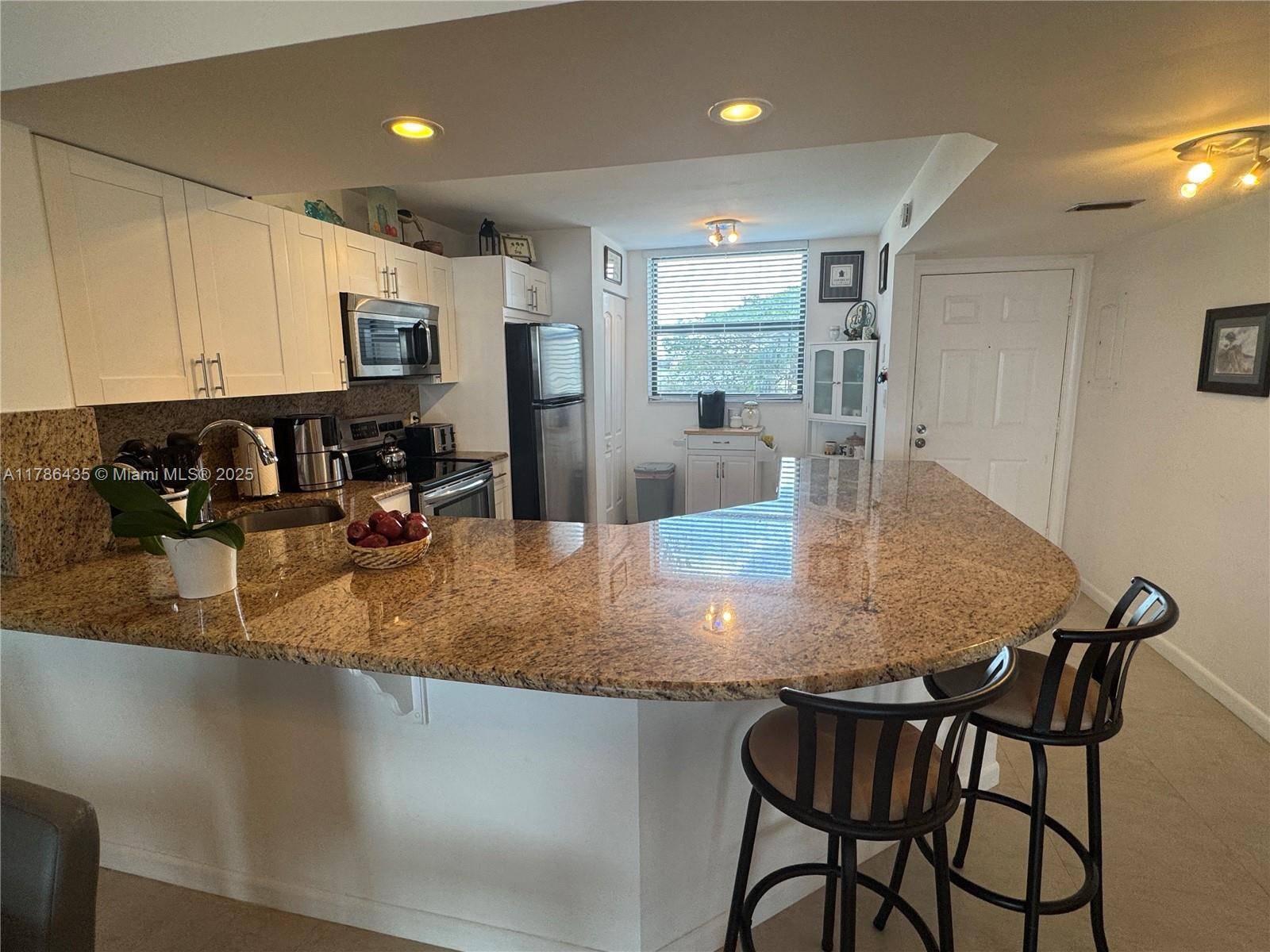 Oakland Park, FL 33309,115 Lake Emerald Dr #210