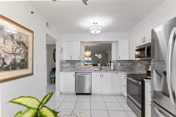 Boynton Beach, FL 33437,5876 Regal Glen Dr #101