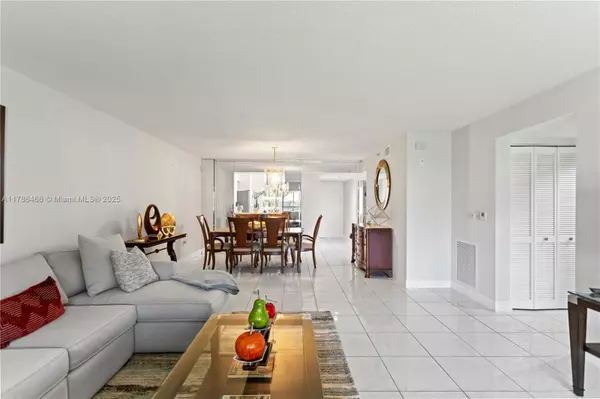 Boynton Beach, FL 33437,5876 Regal Glen Dr #101