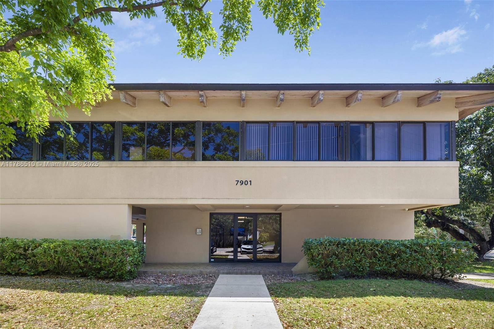 7901 SW 67th Ave, South Miami, FL 33143