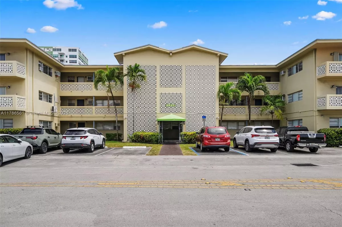 North Miami, FL 33181,11930 NE 19 DR #15