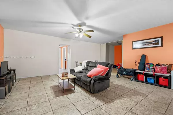 11930 NE 19 DR #15, North Miami, FL 33181
