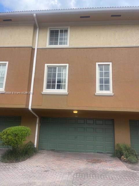 Aventura, FL 33180,2861 NE 185th St #302
