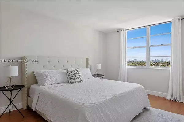 Miami Beach, FL 33141,6770 Indian Creek Dr #8E