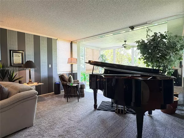 Pompano Beach, FL 33069,4020 W Palm Aire Dr #211