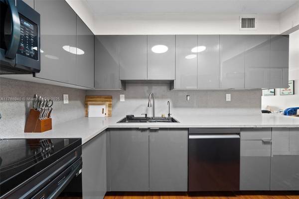 17800 Atlantic Blvd #402, Sunny Isles Beach, FL 33160