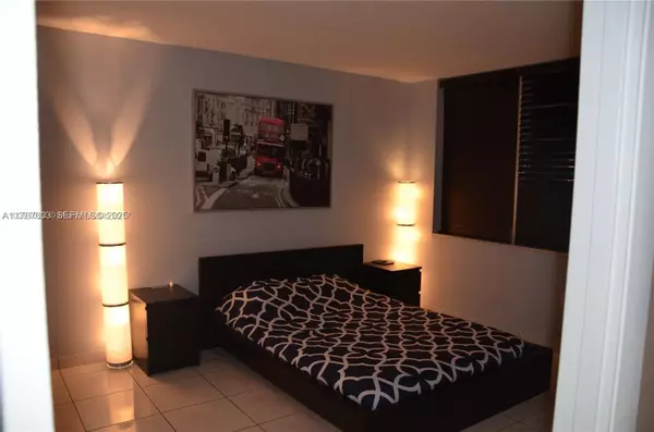 Miami, FL 33179,1780 NE 191st St #806-2