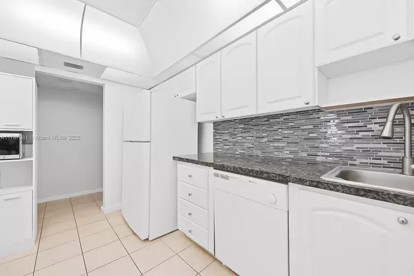 Sunny Isles Beach, FL 33160,19380 Collins Ave #226
