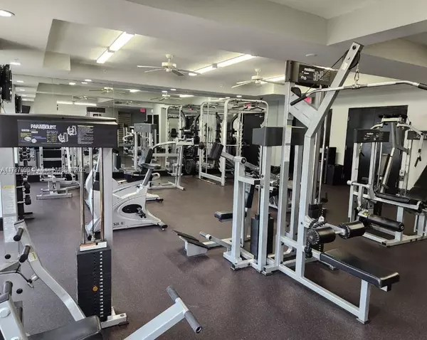 Aventura, FL 33180,3001 NE 185th St #616