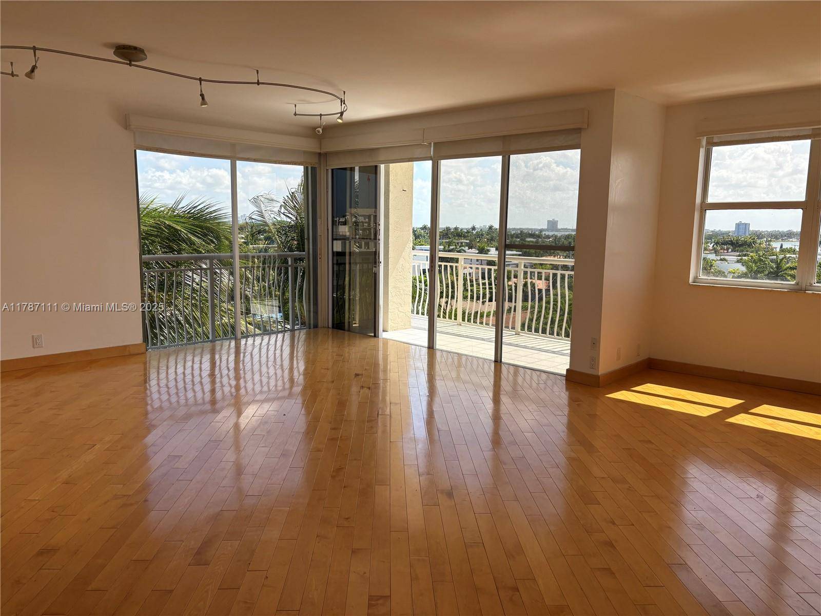 Bay Harbor Islands, FL 33154,10140 W Bay Harbor Dr #603C