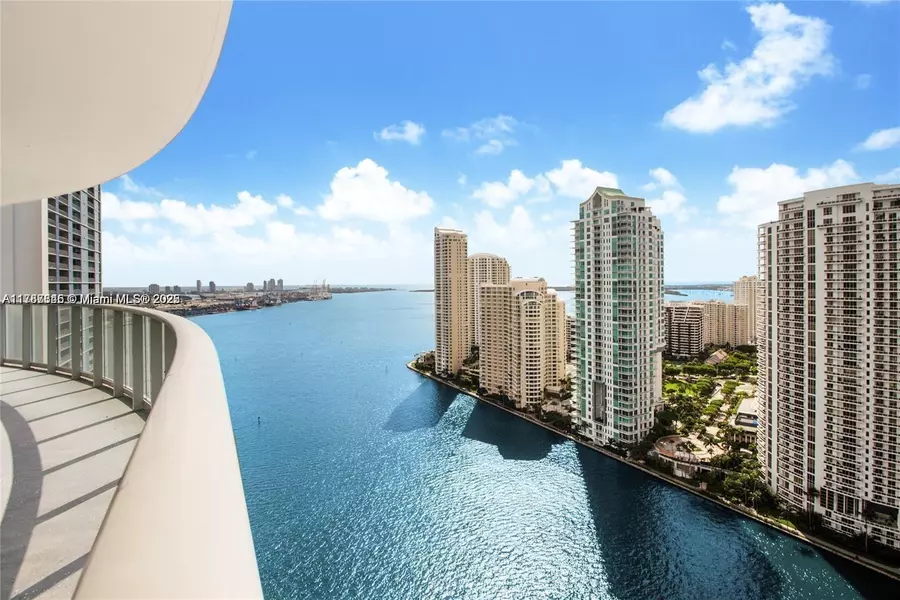 300 S Biscayne Blvd #T-3010, Miami, FL 33131