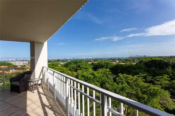1000 Quayside Ter #812, Miami, FL 33138