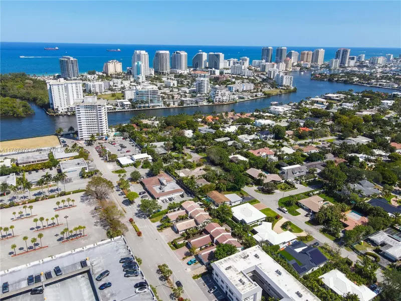 2520 NE 9th St, Fort Lauderdale, FL 33304