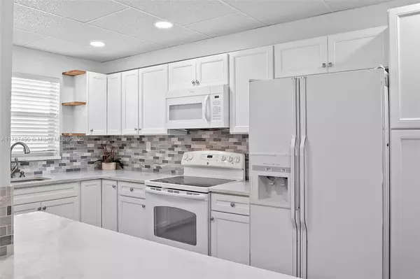 Lauderhill, FL 33319,5900 NW 44th St #412